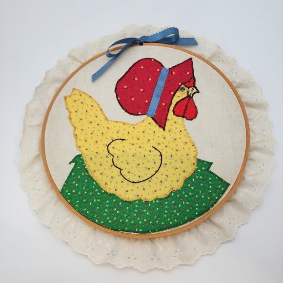 Chicken Hen Patchwork Wall Art 10" Ruffle Trim Handcrafted Vintage Farmhouse - Picture 1 of 7